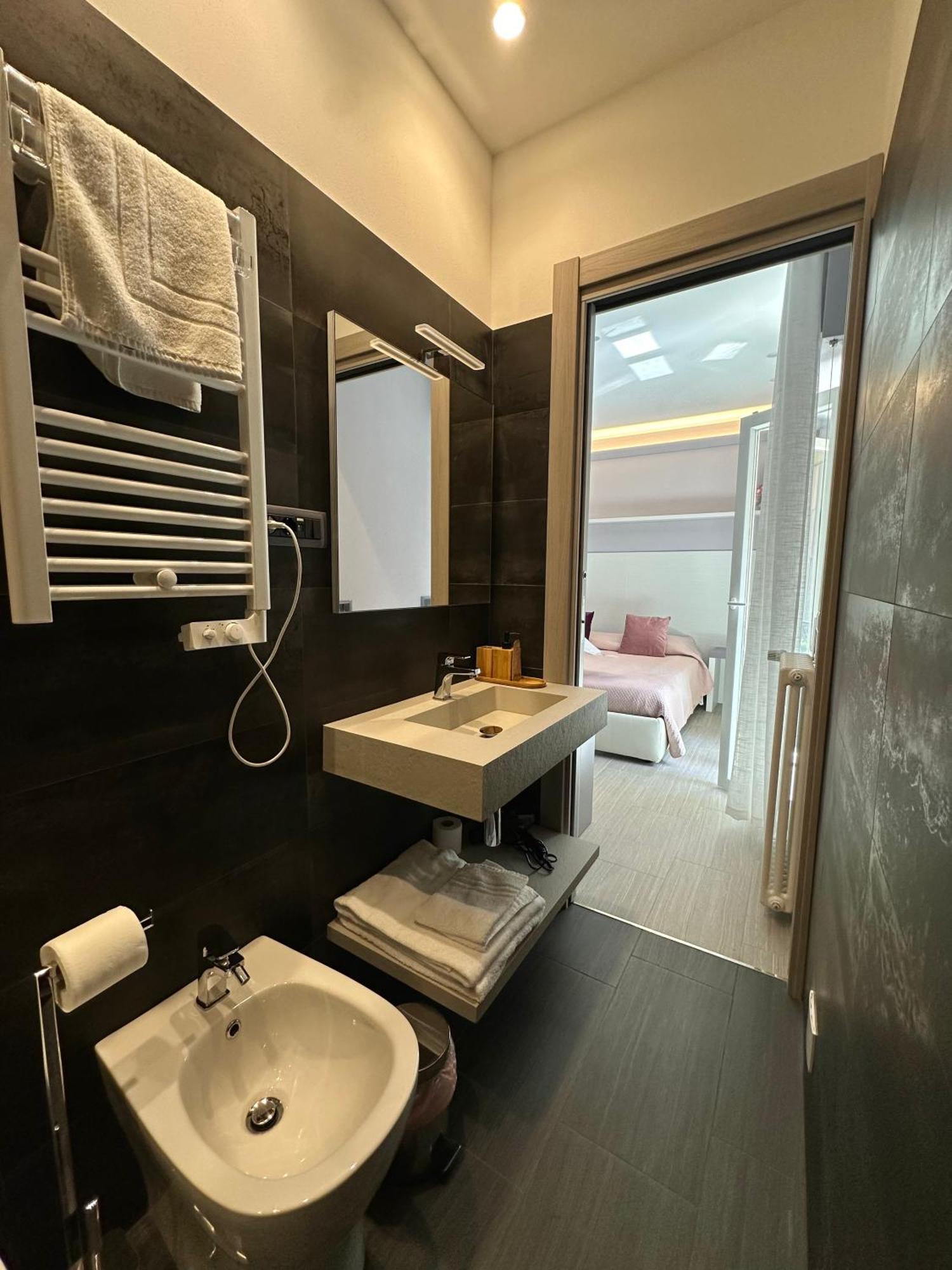 Real Rooms Dalia La Spezia Bagian luar foto